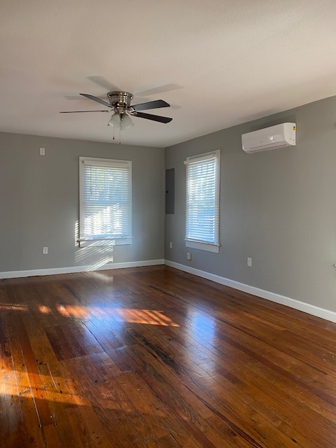 Building Photo - Adorable studio above garage! $1,150/month