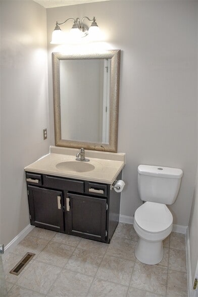 Building Photo - 52 Cadogan Way
