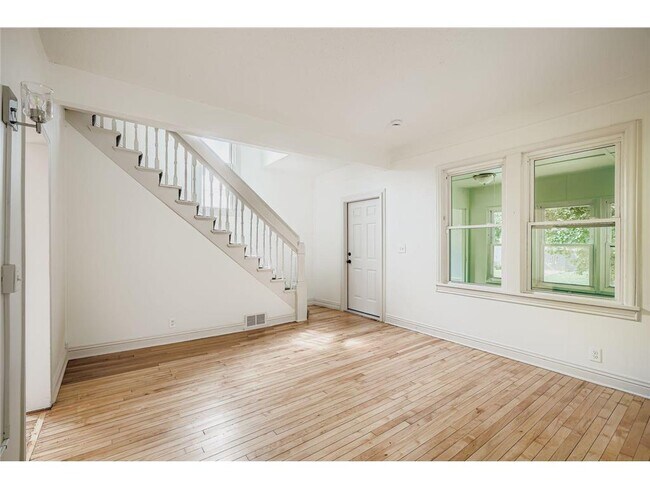 Building Photo - 610 Fairview Ave N