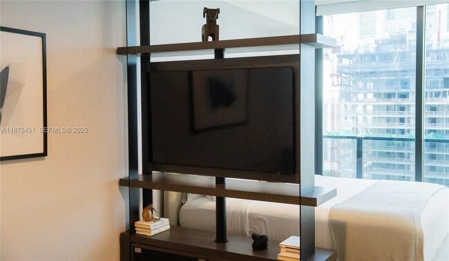 Building Photo - 398 NE 5th St