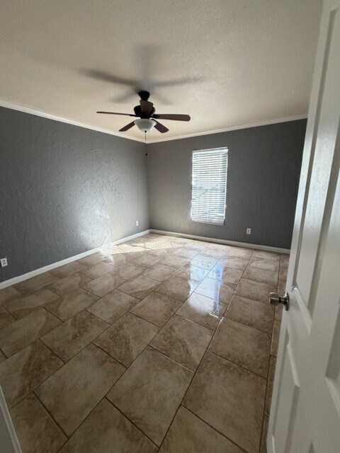 Building Photo - 7200 Clarewood Dr