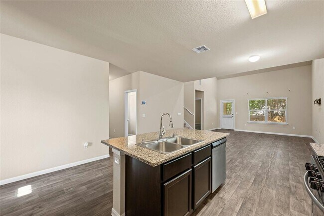 Building Photo - 135 Cibolo Creek Dr