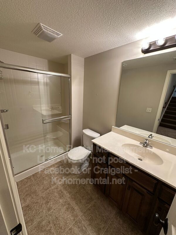 Building Photo - 8608 W 165th St