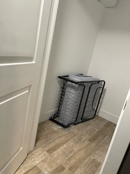 Furnished $2331 Per Month - 4836 S Michigan Ave