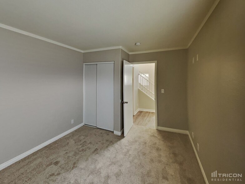 Building Photo - 1933 Desert Sage Ave