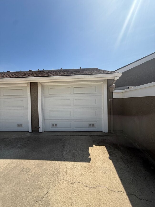 Building Photo - Orcutt Single Story Knollwood Terrace Condo with Attached One Car Garage