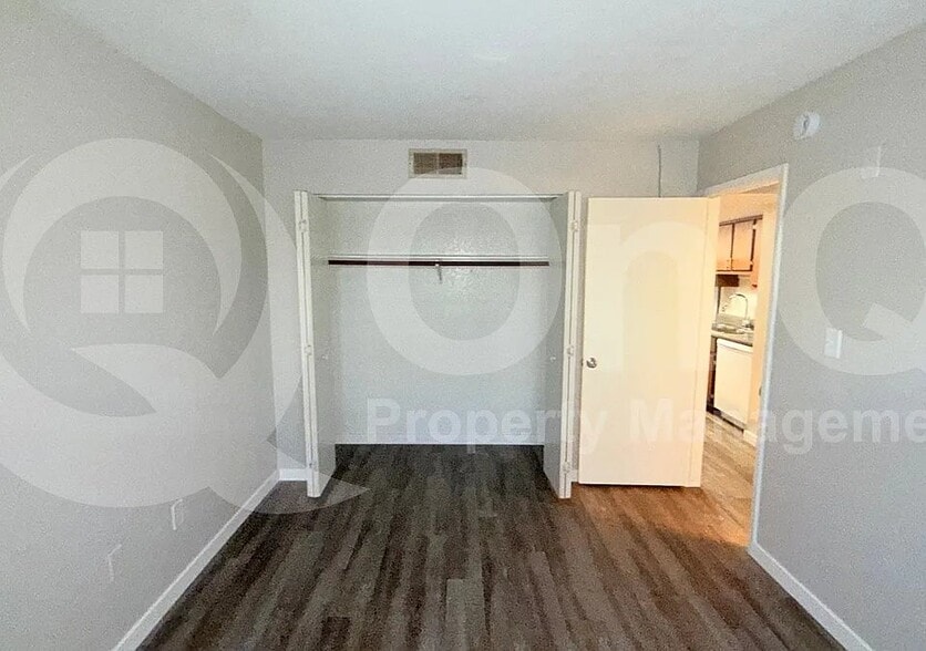 Building Photo - 3002 E Waltann Ln