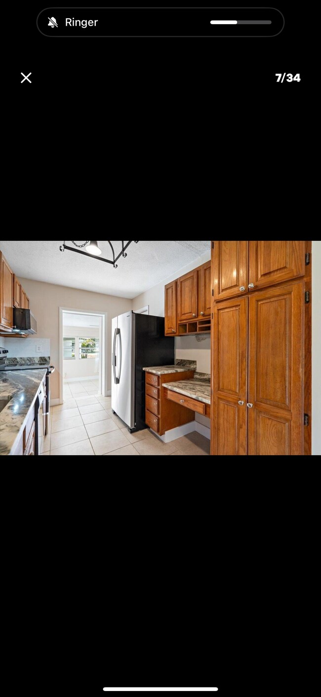 Building Photo - 748 Altura St