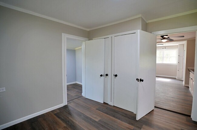 Building Photo - 417 W 31st St