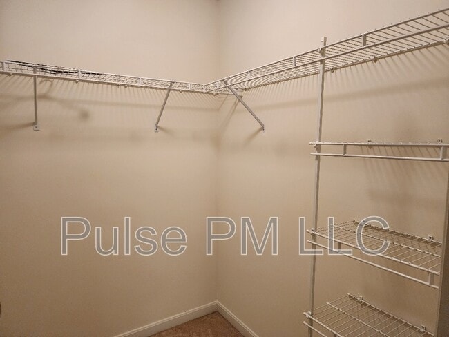 Building Photo - 135 Dale Hollow Dr
