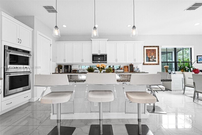 Building Photo - 8855 Watercrest Cir W