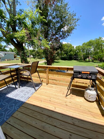 Building Photo - 809 W 40th St