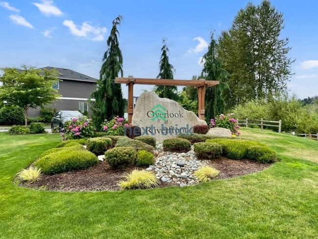 Building Photo - Spacious 4-Bed & 2.5 Bath Single Family Ho...