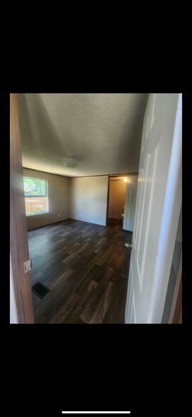 Building Photo - 110 3rd St