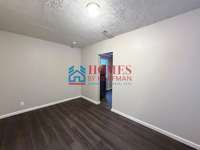 Building Photo - Two Bedroom House | Updated with Appliances