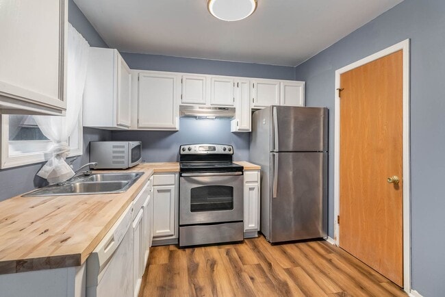 Building Photo - West Shore School District Town-Home For R...