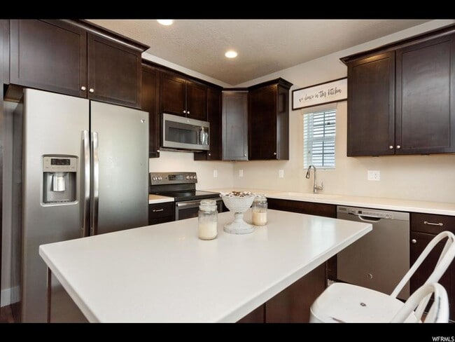 Building Photo - Great Daybreak Home Available!