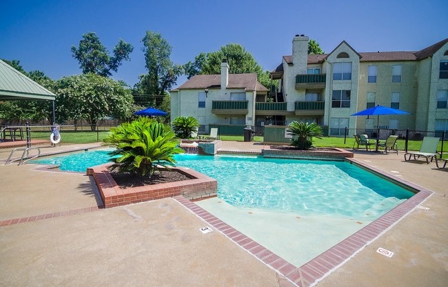 Sparkling Pool - Pecan Grove