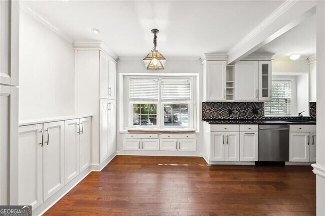 Building Photo - 75 Montre Square NW