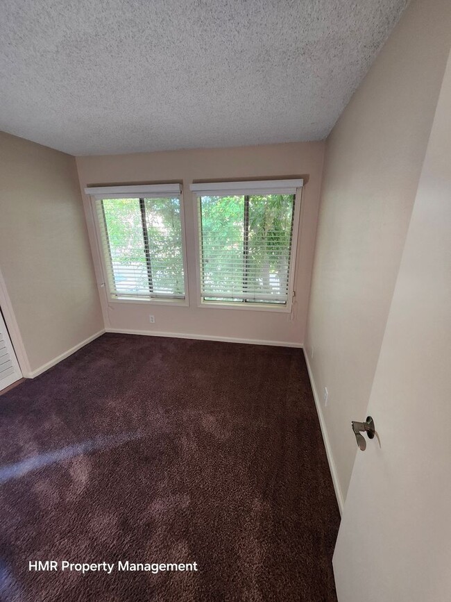 Building Photo - *MOVE-IN SPECIAL* Spacious 3-Bedroom Condo