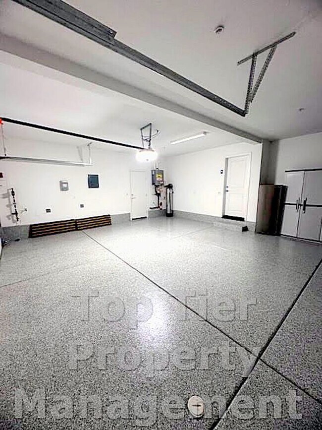 Building Photo - Beautiful & Modern 3 bed/ 3.5 bath/ 2,029 Sqft Condo with amazing Views in Carroll Canyon- Availa...