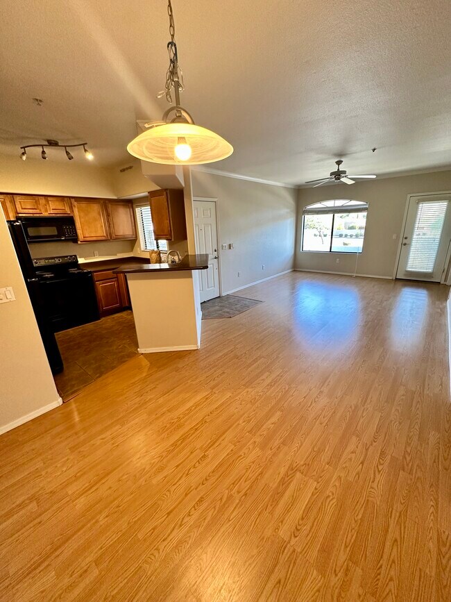 Building Photo - 15095 N Thompson Peak Pky