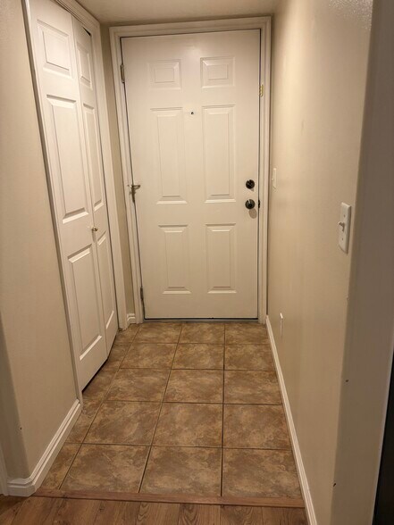 Entry Way - 2093 N Morning Star Dr