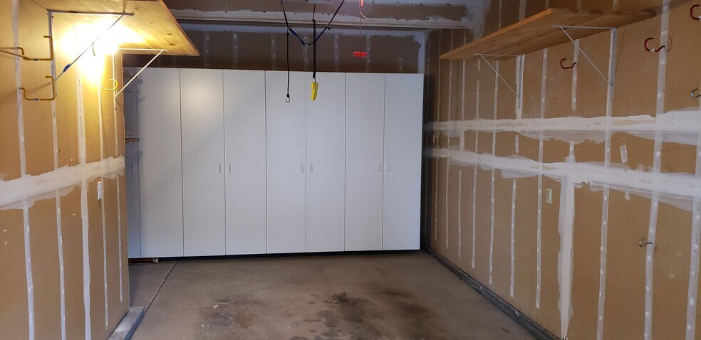 Storage in garage - 1711 Parkview Green Cir