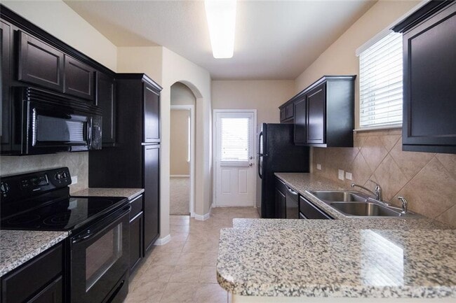 Building Photo - 517 Katmai Cir