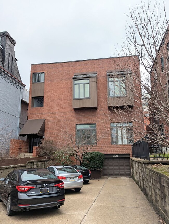 Building Photo - 2 Bedroom 1 Bathroom Loft Apartment (Shadyside)