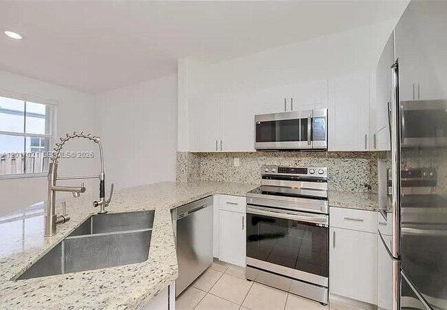 Building Photo - 7772 NW 114th Pl