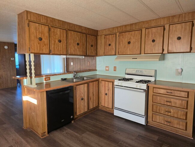 Building Photo - 2 Bedroom/2Bath Mobile home with Arizona Room and Fully Fenced Yard.