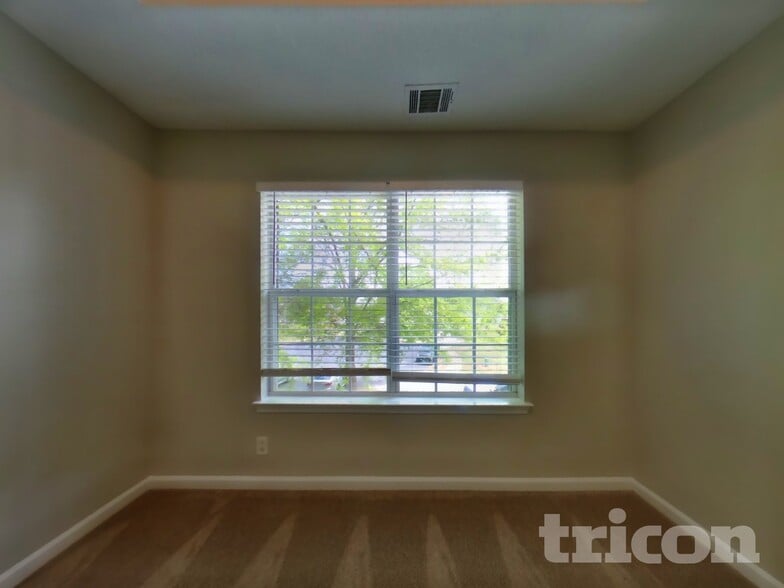 Building Photo - 1017 Spaniel Terrace