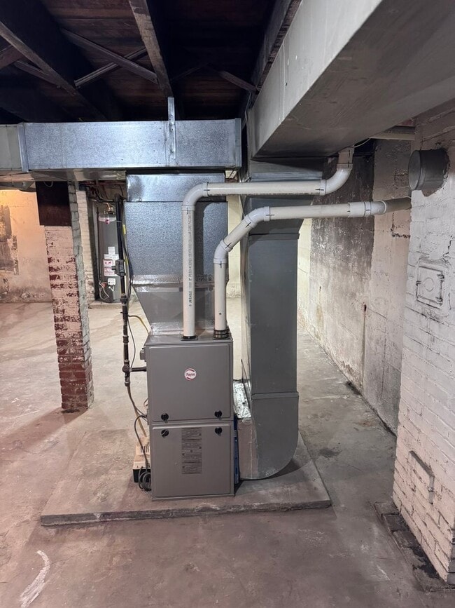 Building Photo - Gorgeous Fully Renovated 4-Bed 1-Bath House In Christy Park!!!