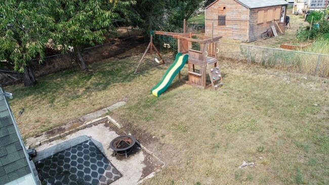 Building Photo - Cute older Craftsman home on locate on Spo...