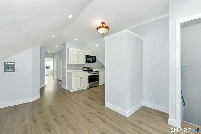Building Photo - 463 Wilmot Ave