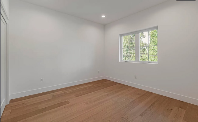 Building Photo - Welcome to The Grove on Kentfield, nestled in Redwood City's charming Palm Park neighborhood.