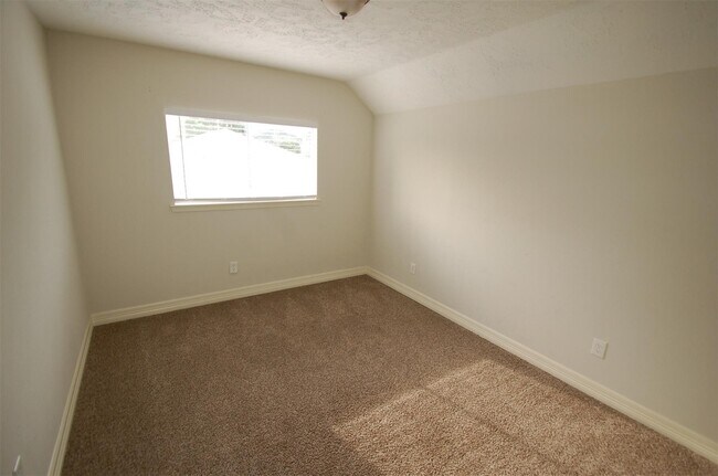 Building Photo - 3338 Walhalla Dr