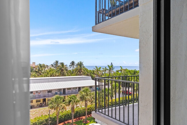 Building Photo - 801 S Ocean Dr