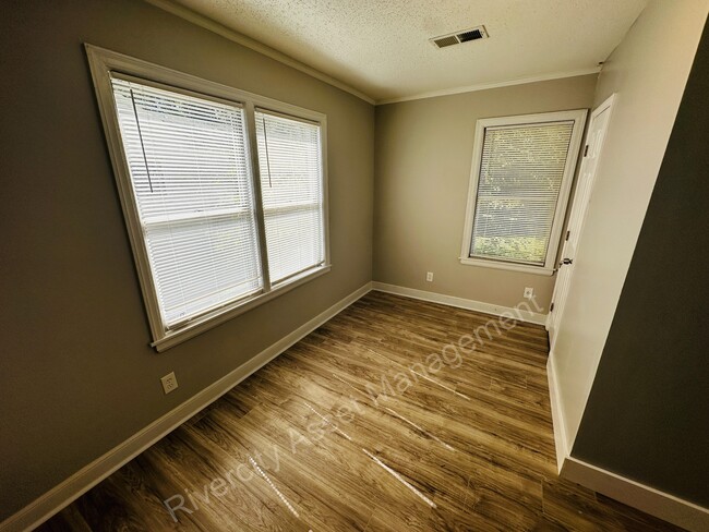 Building Photo - 1009 McEvers Rd