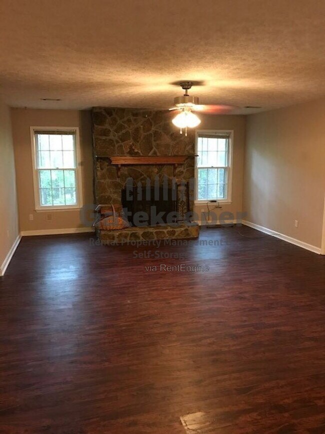 Building Photo - 207 Meadow Run