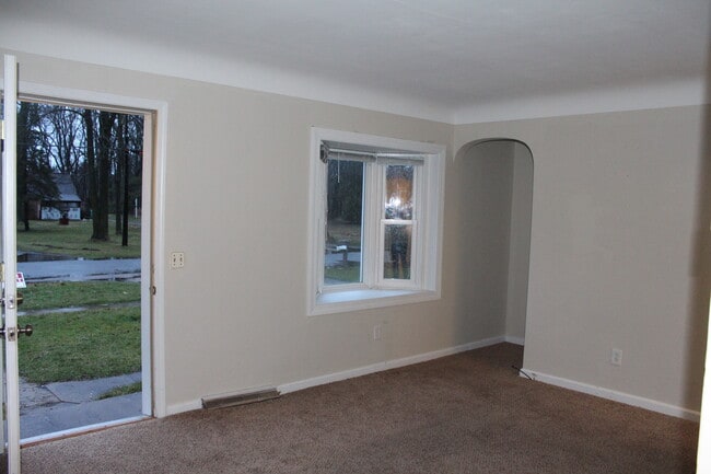 Building Photo - 1519 Baker Dr