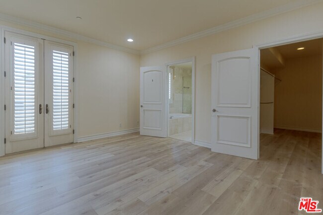 Building Photo - 132 Crescent Dr