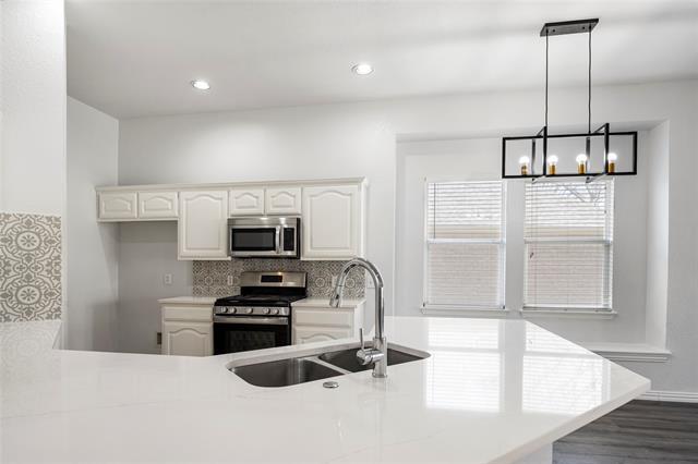 Building Photo - 2000 Webb Dr