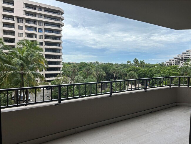 Building Photo - 251 Crandon Blvd