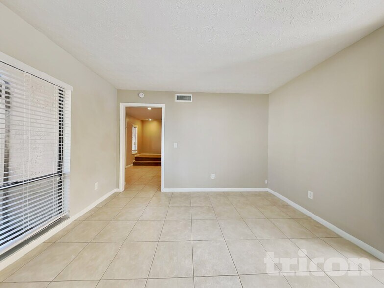 Building Photo - 1422 Mistyglen Ln