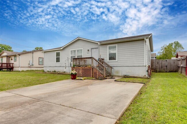 Building Photo - 9651 Oak Hill Dr