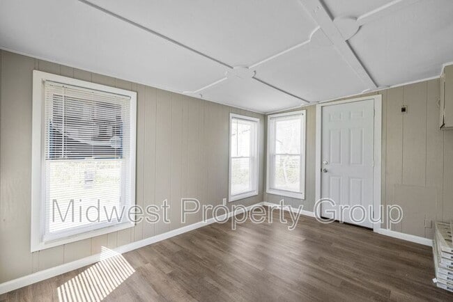 Building Photo - 1421 Vero Dr