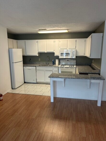 Building Photo - 6620 Willow Pointe NW