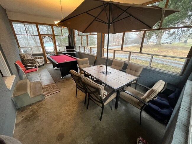 Building Photo - 2925 Center St